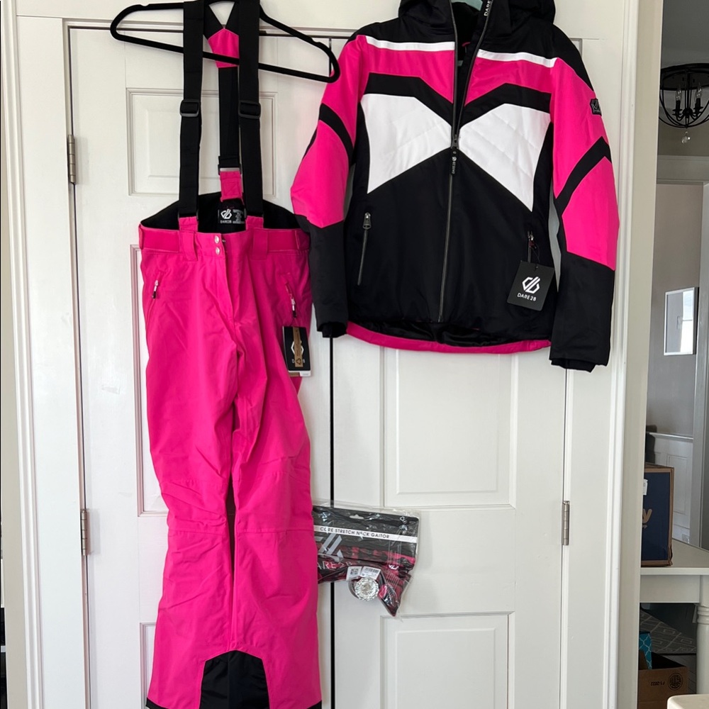 NWT Ski set Bold Pink and Black Ski Jacket and Pants Set and gaitor